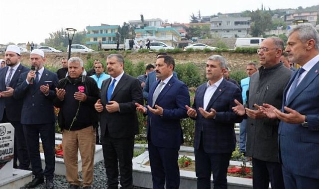 Bakan Koca Ve Başkan Öntürk deprem şehitliğini ziyaret etti