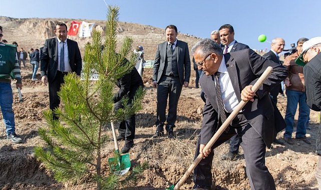 Bakanlık ve ile Büyükşehir Belediyesi'nden Erciyes'te ağaçlandırma töreni