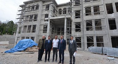 Başkan Adnan Öztaş yeni belediye binasının inşaatını inceledi