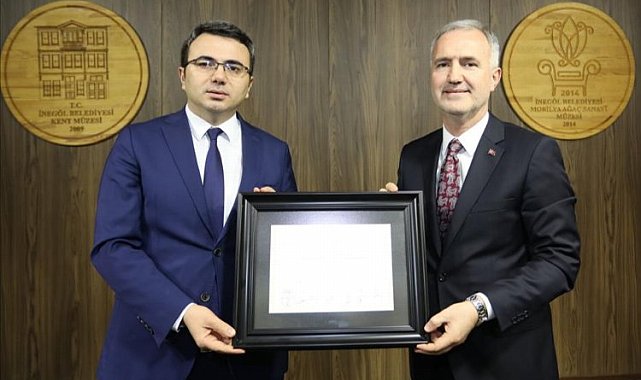Başkan Alper Taban mazbatasını aldı