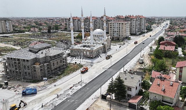 Başkan Altay: "Küçük Aymanas Caddesi'nde sıcak asfalt çalışmasına başladık"