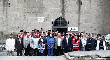 Başkan Büyükkılıç Kızılay'ın gönüllü gençleri ile bayramlaştı