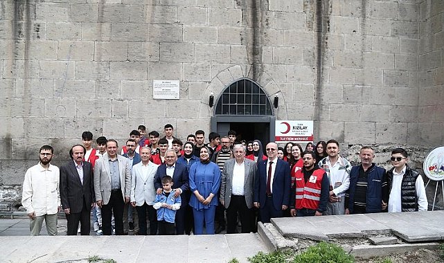 Başkan Büyükkılıç Kızılay'ın gönüllü gençleri ile bayramlaştı