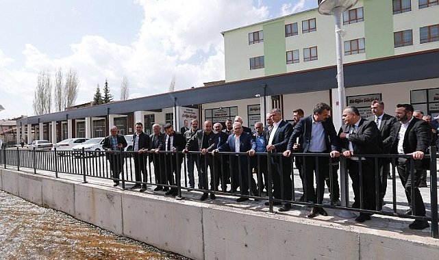 Başkan Büyükkılıç, Pınarbaşı'da KAYMEK kursiyerleri ve esnaf ile buluştu
