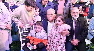 Başkan Büyükkılıç, Ramazan etkinliklerinde vatandaşlarla kucaklaştı