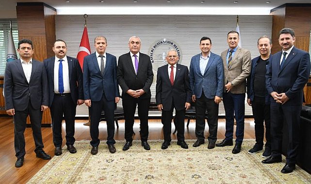 Başkan Büyükkılıç'a eğitimcilerden "teşekkür" plaketi