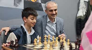 Başkan Çiftçi, Gençlik Merkezi'nde gençlerle buluştu