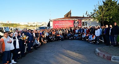 Başkan Kınay, Karabağlar Belediyesi çalışanlarıyla bayramlaştı