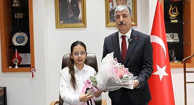 Başkan Ömeroğlu koltuğunu çocuklara devretti