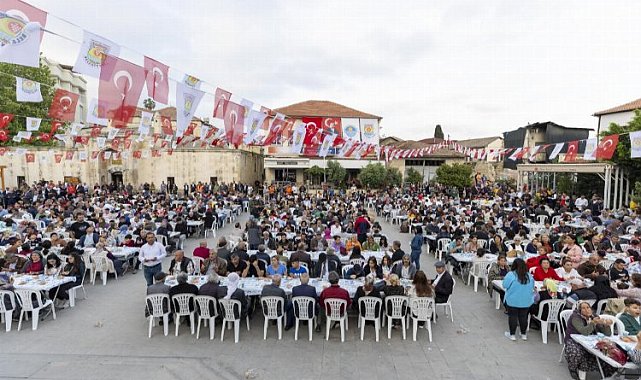 Başkan Seçer, 'Bayram Sofrası'nda Tarsus halkıyla buluştu
