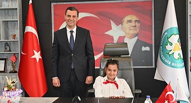 Başkan Zeyrek, makamını Küçük Ceylin'e devretti