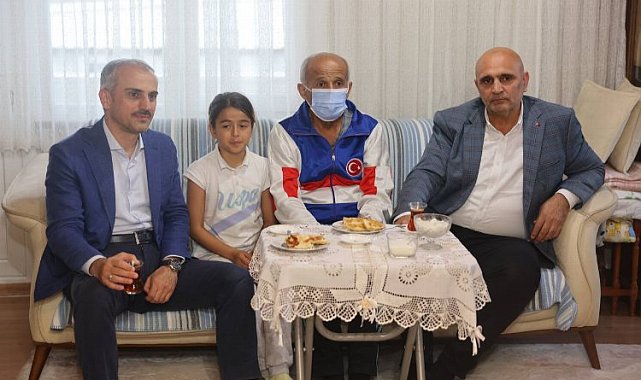 Bünyamin Çiftçi, vatandaşlarla bir arada