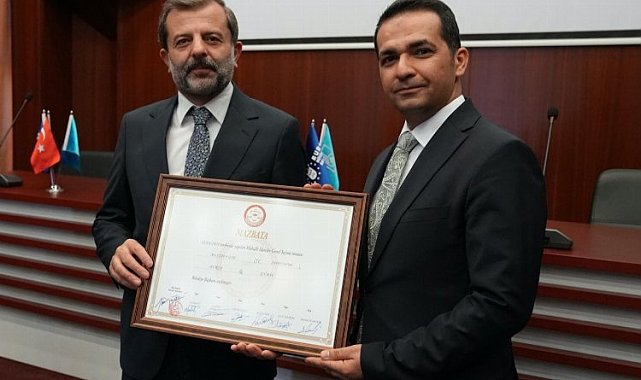 Gürsu'da Başkan Işık da mazbatasını aldı