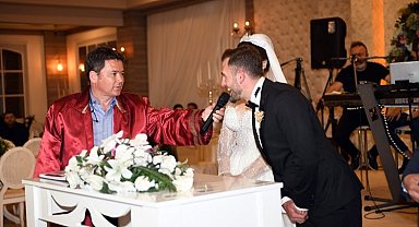 Bursa Osmangazi'de Başkan Aydın ilk nikahını kıydı