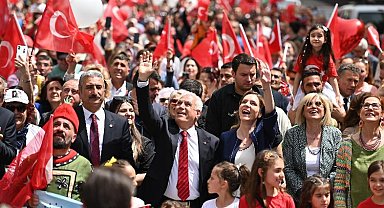 Bursa'da 23 Nisan coşkusu kentin dört bir yanını sardı