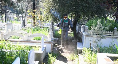 Çayırova'da mezarlıklar bayrama hazırlanıyor