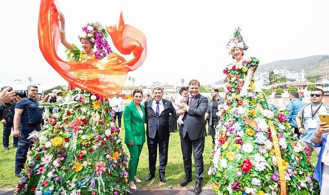 Çiçek Festivali'nde renkli görüntüler