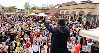 Çocuklar, 23 Nisan Çocuk Şenliği ile bayramı doyasıya yaşadı