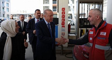 Cumhurbaşkanı Erdoğan, Üsküdar'da akaryakıt istasyonu çalışanlarını ziyaret etti