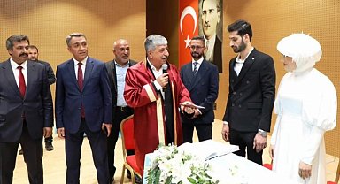 Dilovası'nda Başkan Ömeroğlu ilk nikahı kıydı
