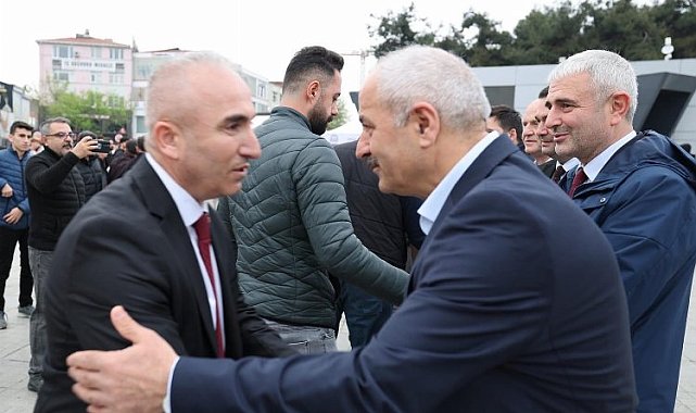 Gebzeliler meydanda bayramlaştı