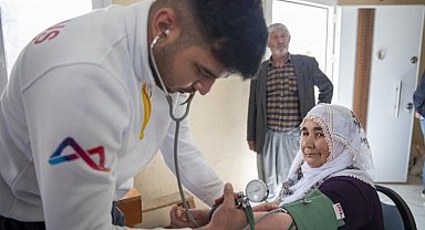 Gezici Sağlık Aracı köy köy dolaşıyor