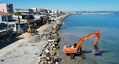 İzmir Güzelbahçe'de sahil projesine ilk kepçe