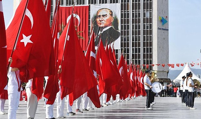 İzmir Meydanı çocuklarla renklendi