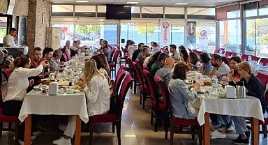 İzmir'de öğretmenler kahvaltıda buluştu