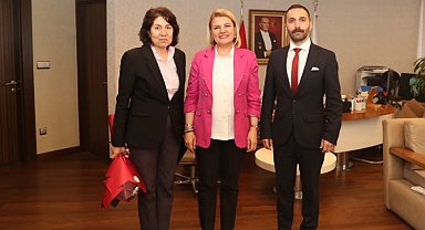 İzmit Belediyesi müdürlüklerinde devir teslim törenleri