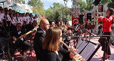 İzmit'te 23 Nisan coşkusu başladı