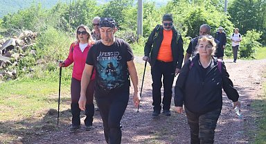 İzmit'te 23 Nisan etkinlikleri doğa yürüyüşü ile başladı