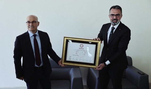 Kestel Belediye Başkanı Ferhat Erol mazbatasını aldı