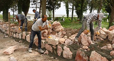 Kocaeli'de 17 mezarlıkta taş duvar ve tel çit yapılıyor