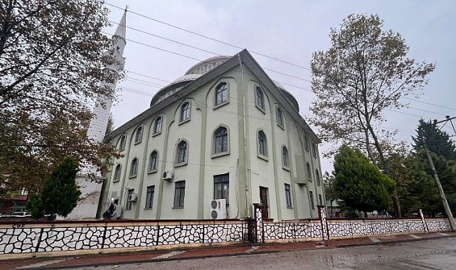 Kocaeli'de Yavuz Selim Camii'nin dış cephesini yeniledi