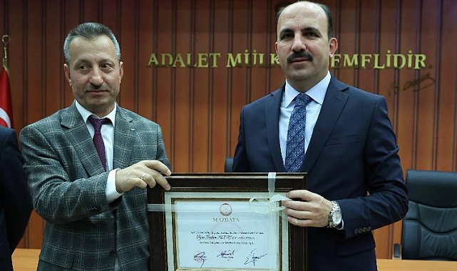 Konya'da Başkan Altay mazbatasını aldı