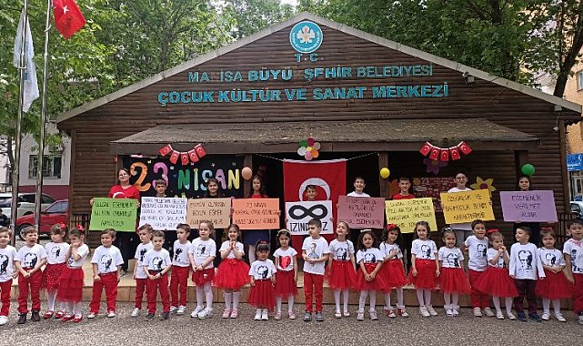 Manisa Büyükşehir'in minikleri 23 Nisan'ı kutladı