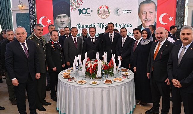 Manisa Protokolü bayramlaştı