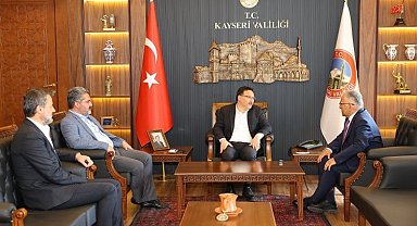 Mazbatasını alan Başkan Büyükkılıç, ilk ziyaretini Vali Çiçek'e yaptı