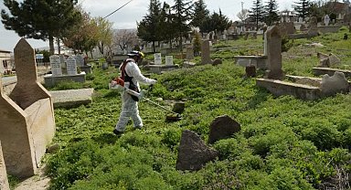 Melikgazi'de mezarlıklar bayrama hazır
