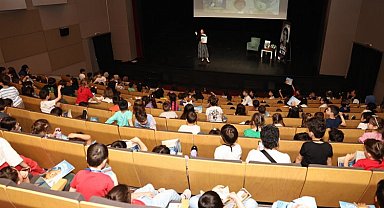 Minikler Nilüfer'de eleştirel bakış açısı kazanıyor