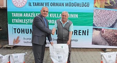 Mudanyalı üreticilere ayçiçeği tohumu dağıtıldı
