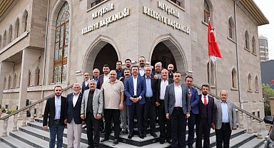 Muhtarlardan Başkan Arı'ya 'Hayırlı Olsun' ziyareti