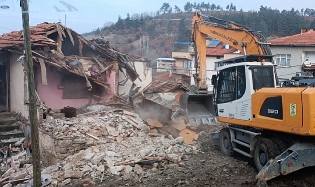 Osmangazi'de metruk bina yıkımları hız kazandı