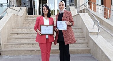 Pazaryeri İlçesinin ilk kadın meclis üyesi Büşra Kanat mazbatasını aldı