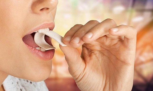 Şekersiz sakız çürük oluşumuna engel olabilir