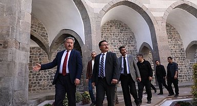 Tarihi Köşk Medrese'ye tam not