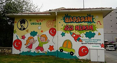 Trafolar 23 Nisan için boyandı