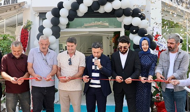 Başkan Arı, iki ayrı açılış töreninde vatandaşlarla buluştu