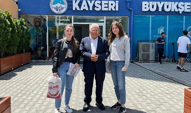 Başkan Büyükkılıç, Mevlana Kütüphanesi'nde gençlerle buluştu